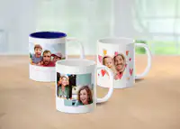 Mugs pour la famille Trois mugs avec des photos de familles et differents intérieurs.