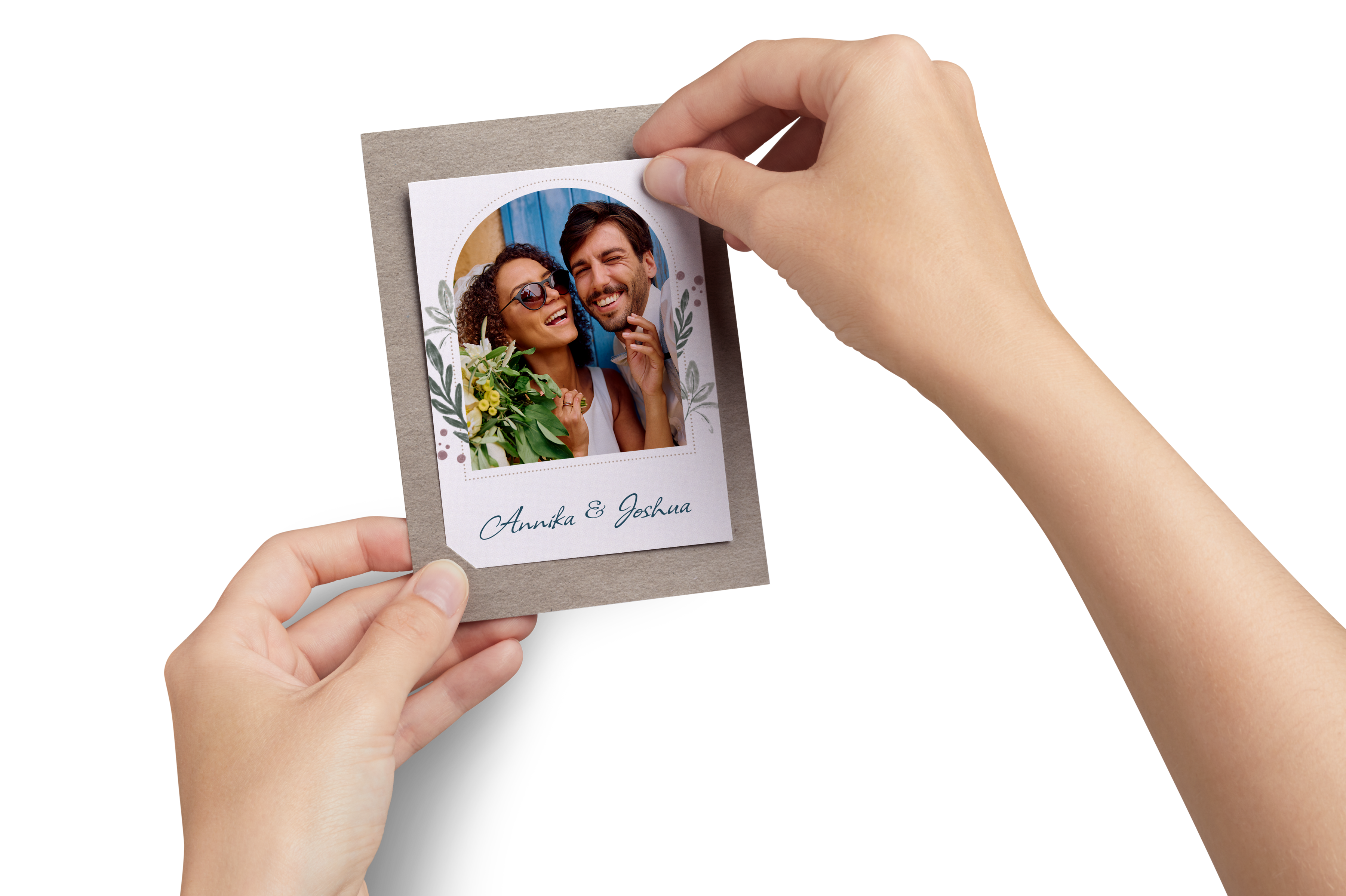 Tarjeta con foto insertada como invitación para una boda con la foto de la pareja