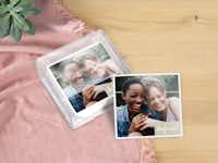 Foto-Untersetzer mit Bild von Freundinnen  Foto-Untersetzer mit Bild von Freundinnen im Ambiente