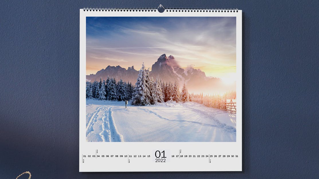 Quadratischer Wandkalender medium mit dem Foto einer Winterlandschaft