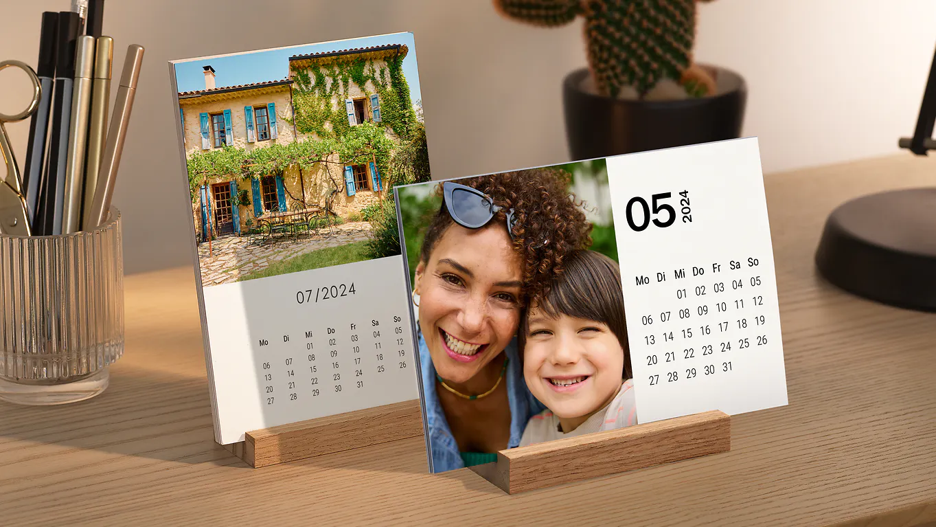  Houten bureaukalender in staand en liggend formaat in ambiente