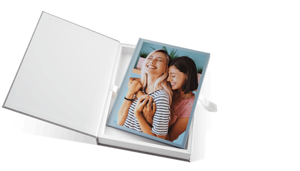 Fotobuch mit Geschenkbox Pixum Fotobuch Box geöffnet und geschlossen