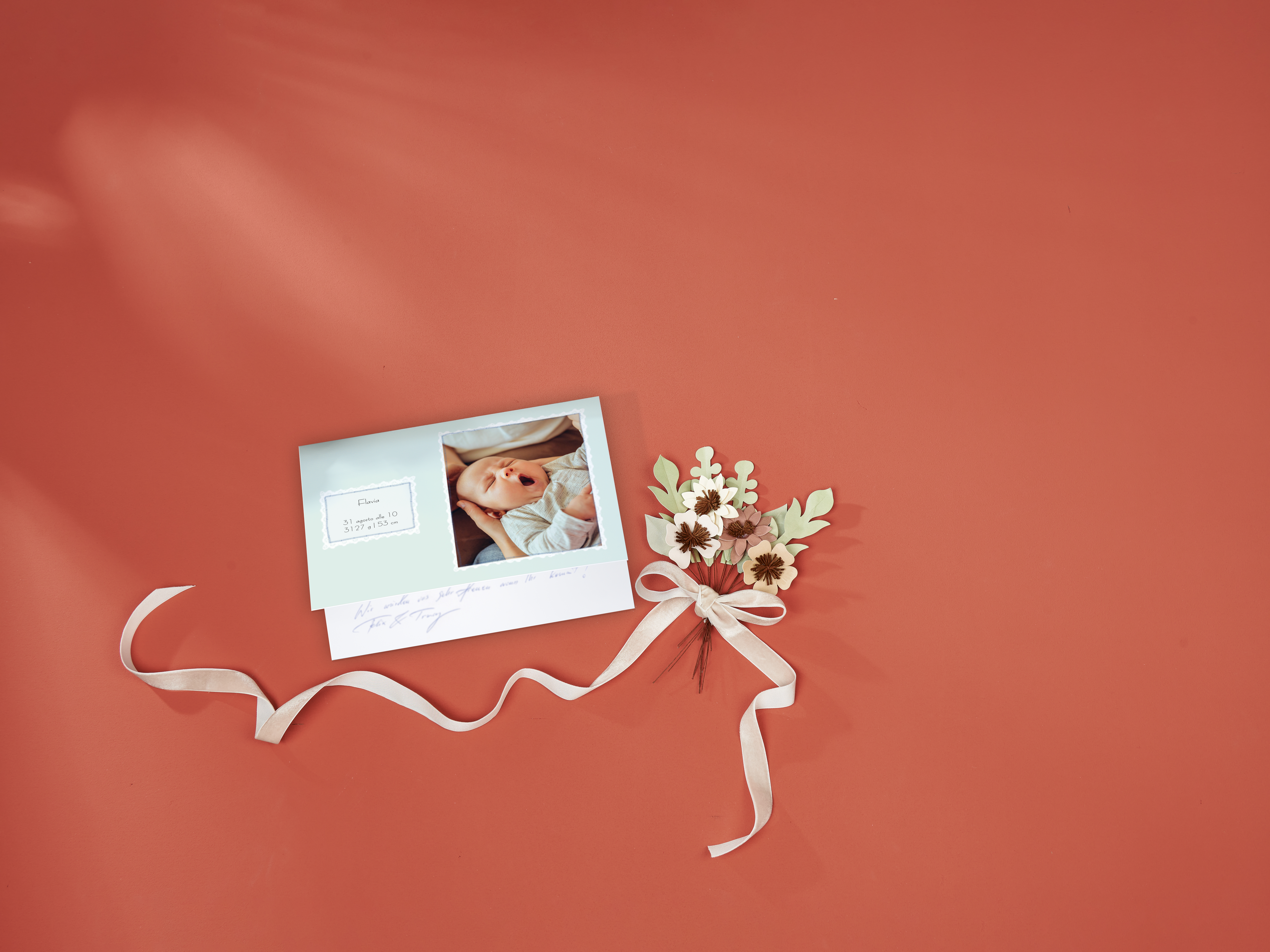 Biglietto pieghevole personalizzato per annunciare la nascita di un bambino