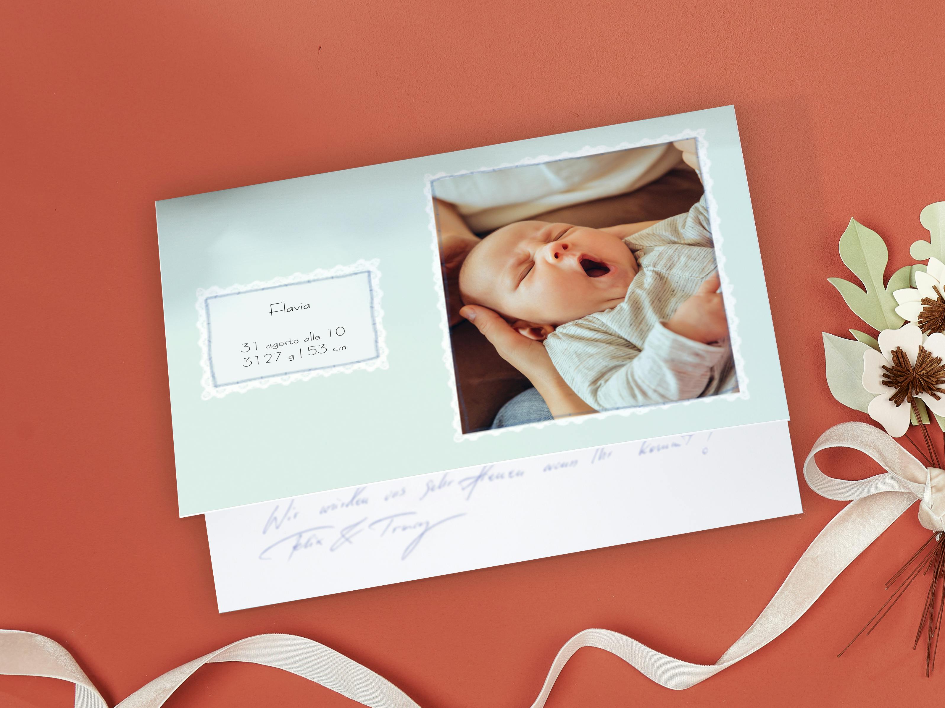 Biglietto pieghevole personalizzato per annunciare la nascita di un bambino