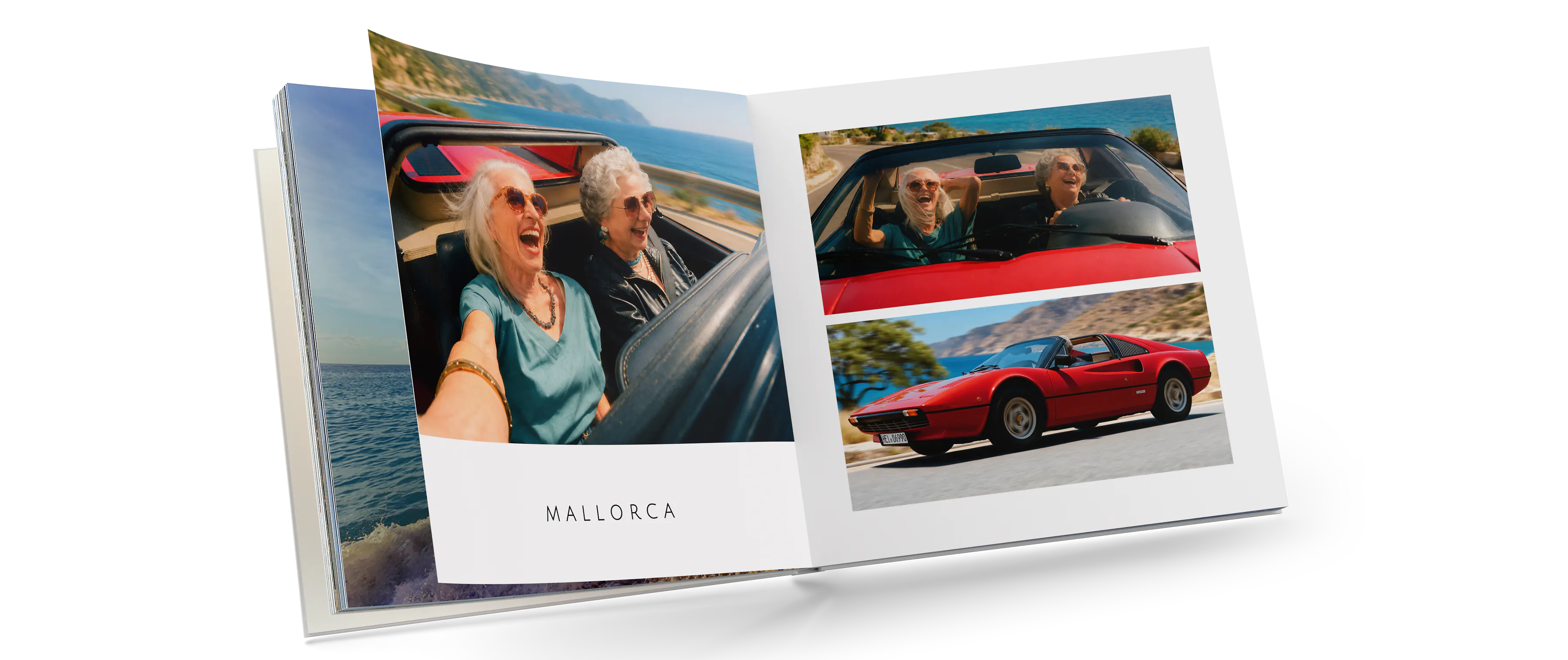 Aufgeschlagenes Fotobuch mit Urlaubsfotos von Oma Erna im roten Ferrari 