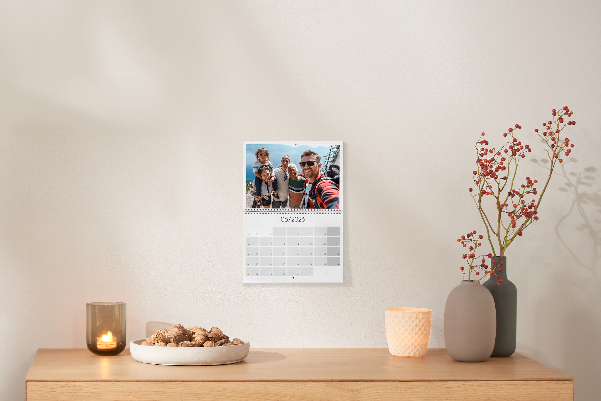 Calendario A4 pieghevole con foto di una famiglia in montagna