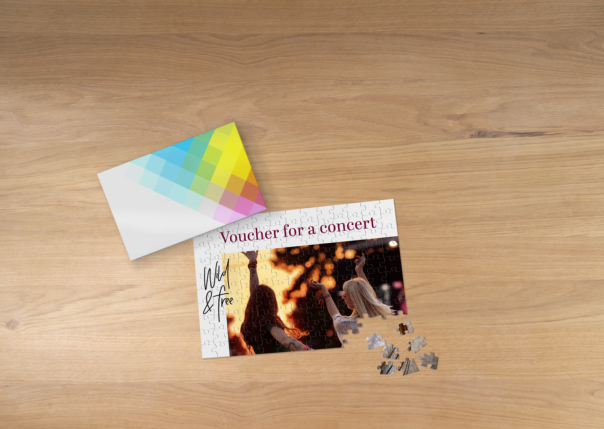 Puzzle come buono per un concerto con la foto di due amiche ad un festival
