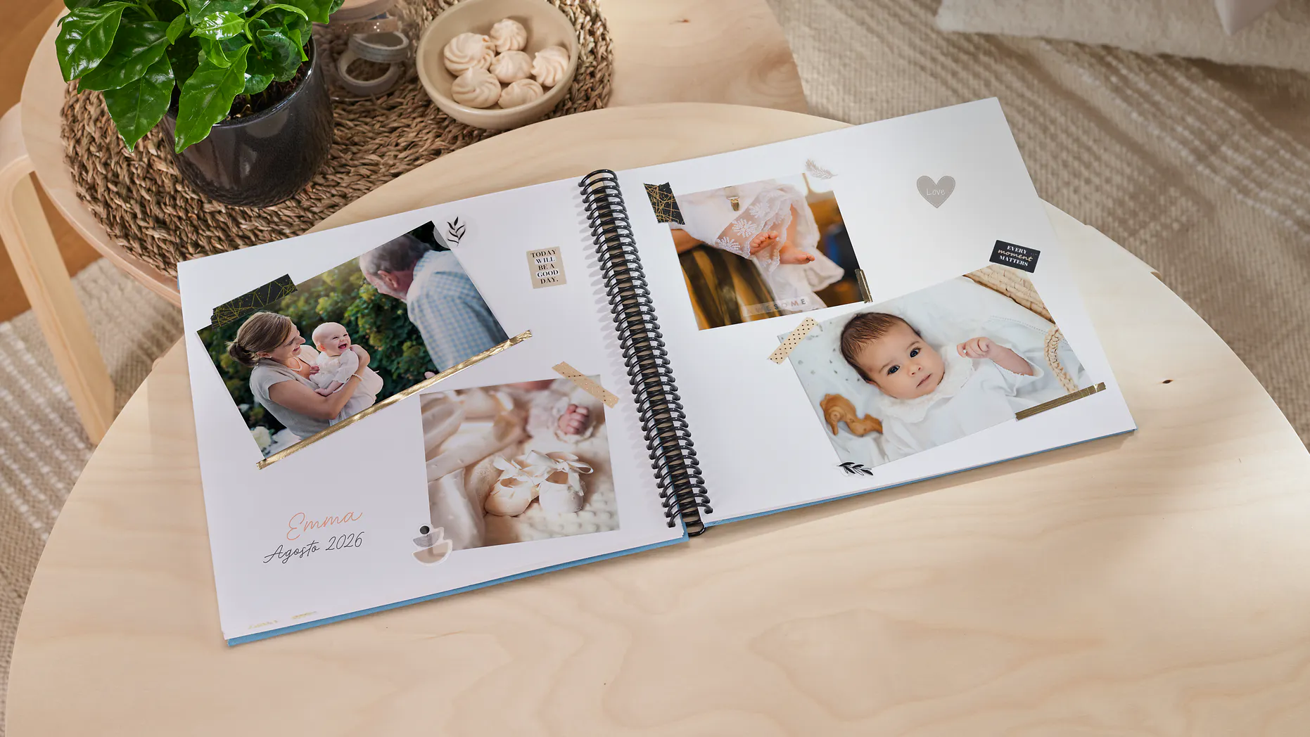 Scrapbook con le foto del battesimo