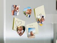 Fotomagnete Notizzettel hängen mit Fotomagneten am Kühlschrank