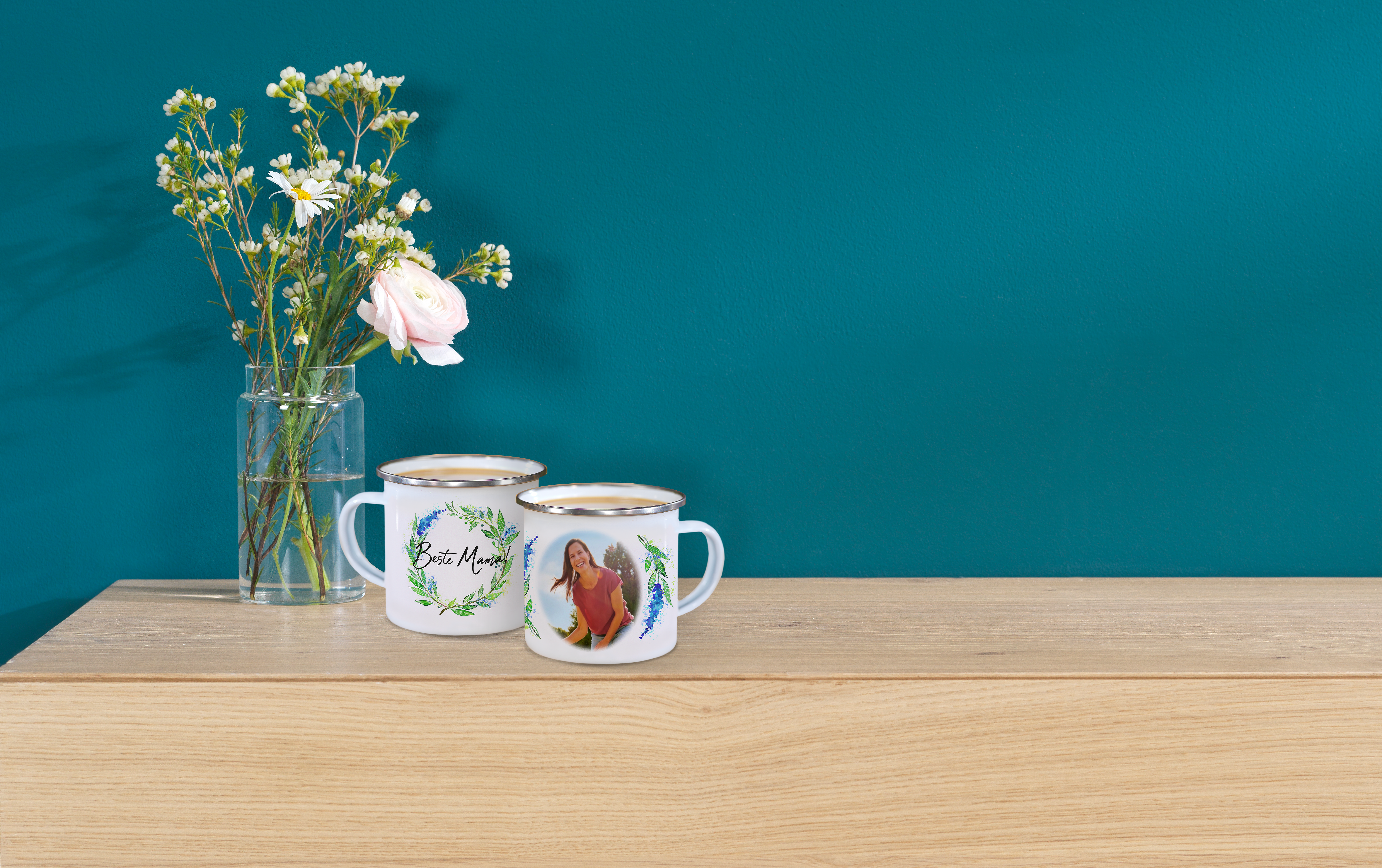 Taza de metal esmaltado personalizada con un diseño para el Día de la Madre