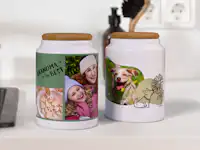 Vorratsdose mit persönlicher Gestaltung Zwei Vorratsdosen stehen in einer Küche. Die Dosen sind mit Familienfotos gestaltet.