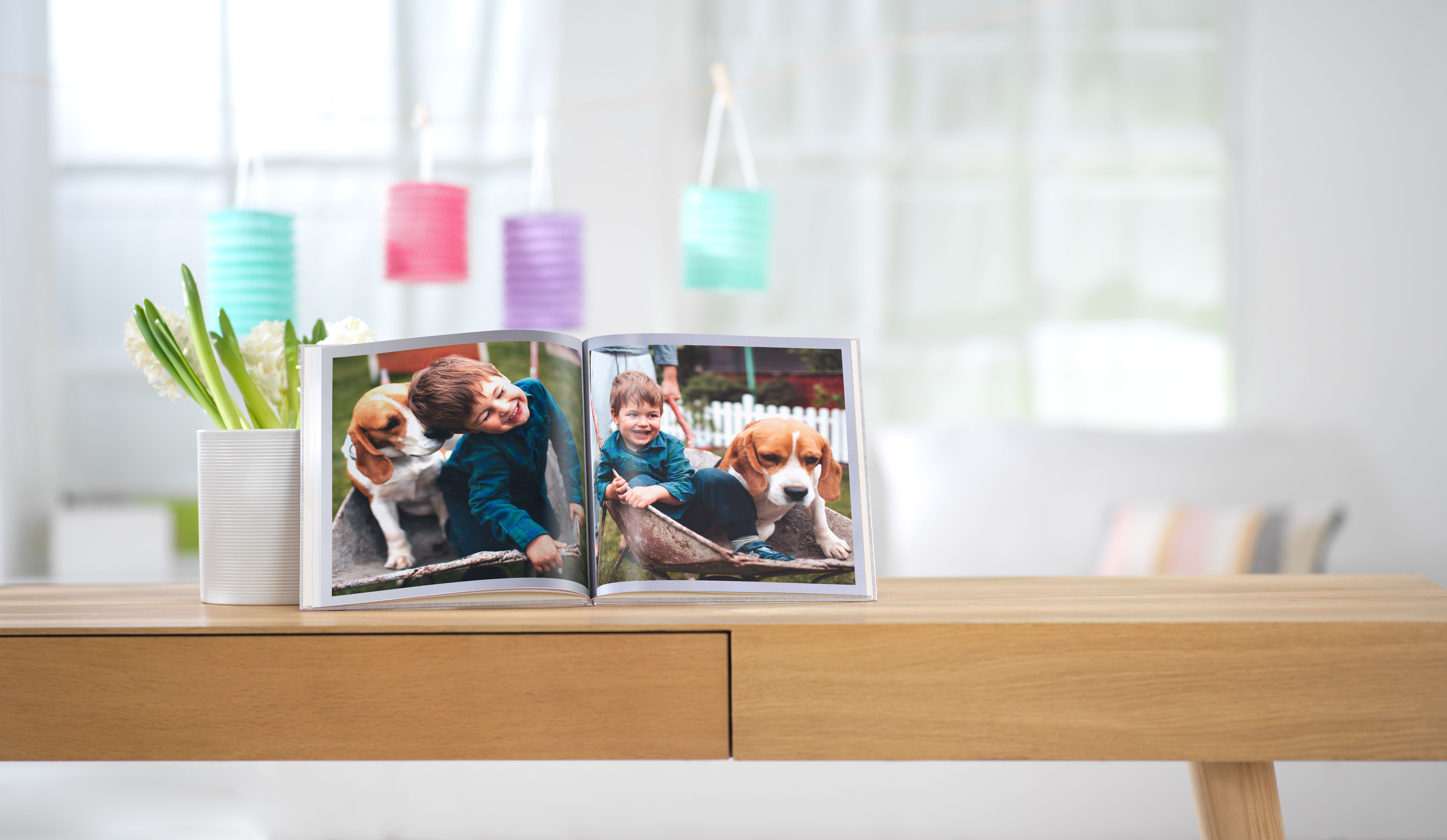 Kreer en fotobog med mat papir og passende indbinding til en helt personlig malebog. Det' let. Det' sjovt!