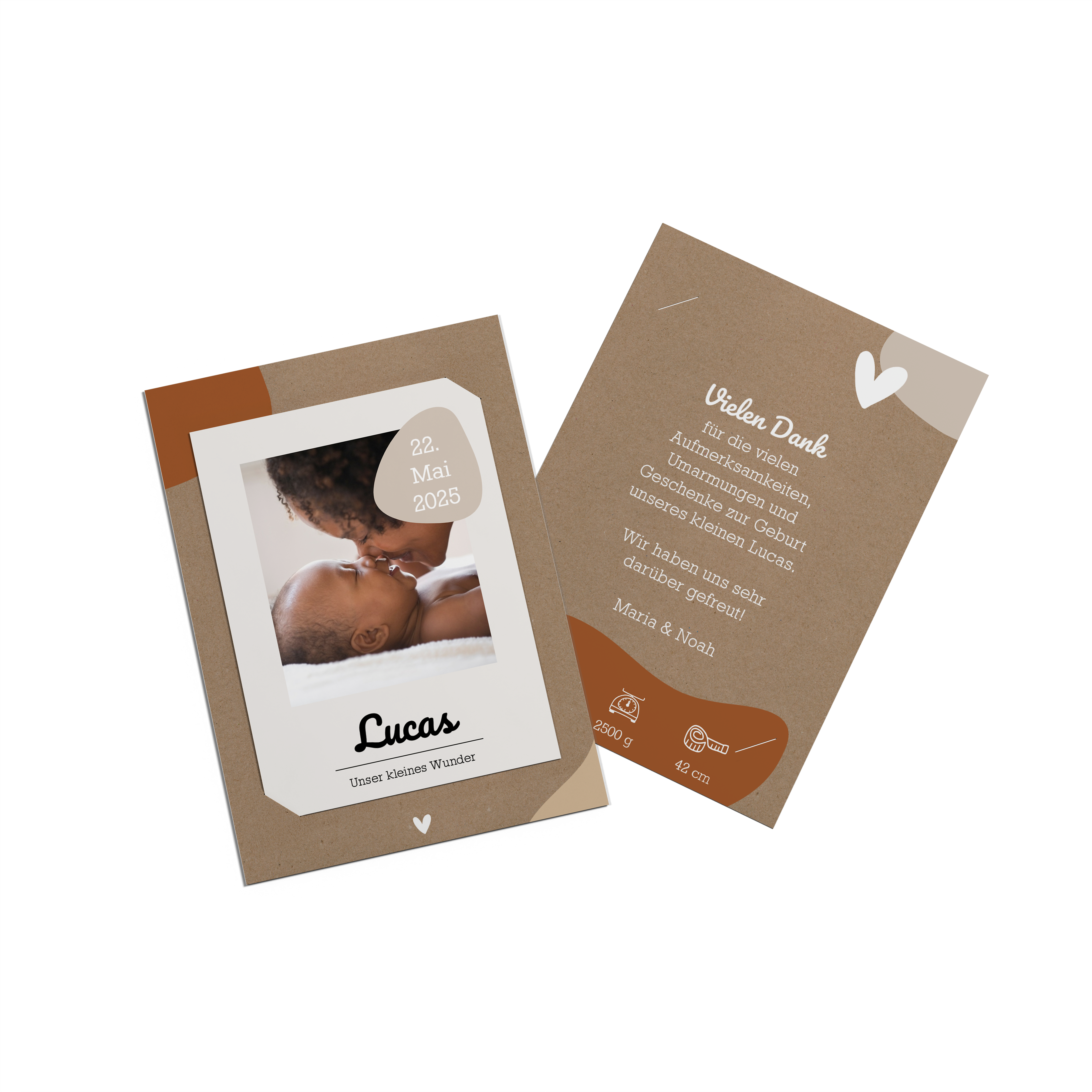 Die Vorder-und Rückseite einer Grußkarte mit Einsteckfoto ist mit einem Babyfoto gestaltet.
