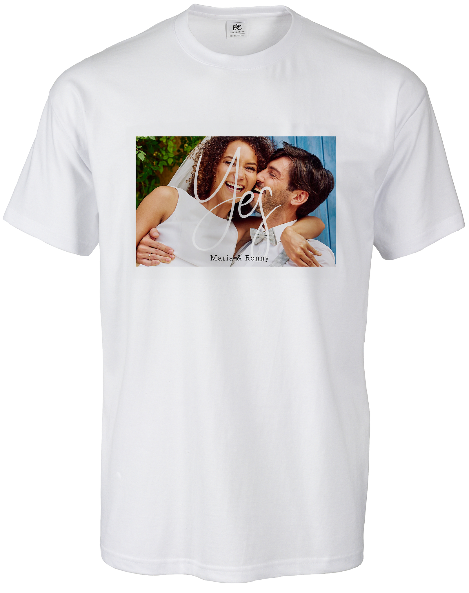 T-Shirt mit einem Foto von einem Brautpaar und einem Hochzeitsdesign