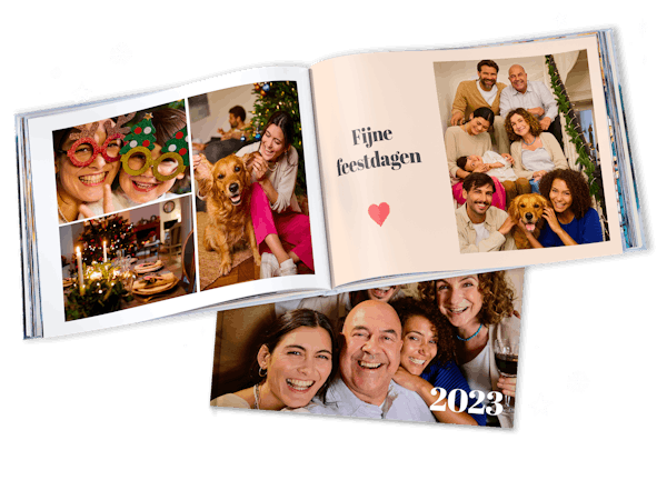 Twee fotoboeken in kerstsfeer met het jaartal 2023