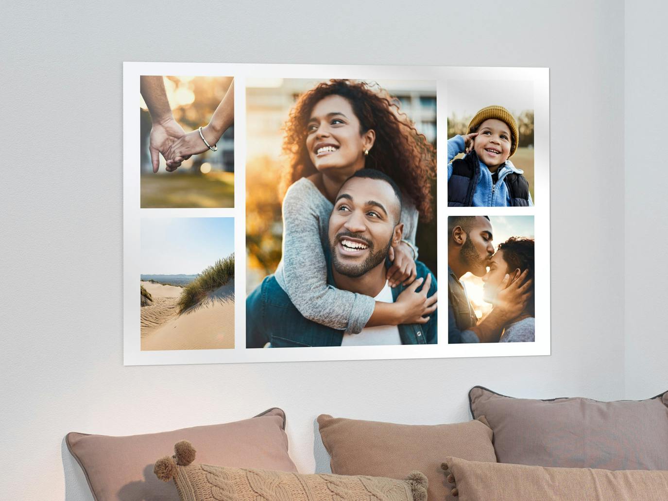 Fotoposter als Collage mit Pärchenbildern an einer Wand im Wohnzimmer