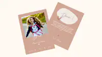 Dankeskarte zur Einschulung mit Foto Dankeskarte zur Einschulung mit Foto in einem rot-braunen Design. Auf der Vorderseite befindet sich das Foto des Schulkindes und auf der Rückseite der personalisierte Dankestext.