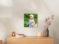 Pixum Fotoleinwand mit einem Pärchenfoto Fotoleinwand mit einem Pärchenfoto hängt an einer Wand