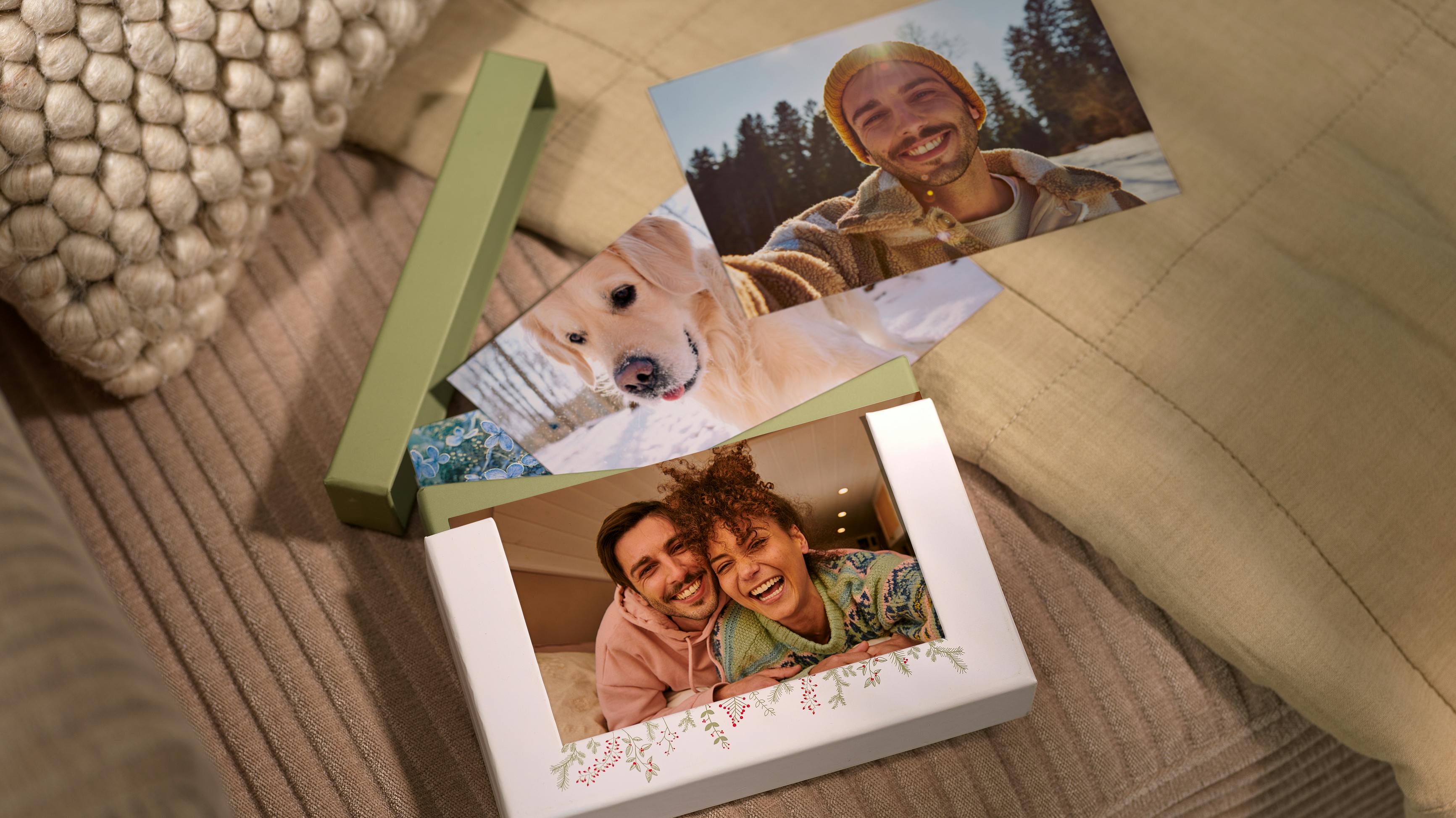 Pixum Fotoabzüge mit winterlicher Geschenkbox