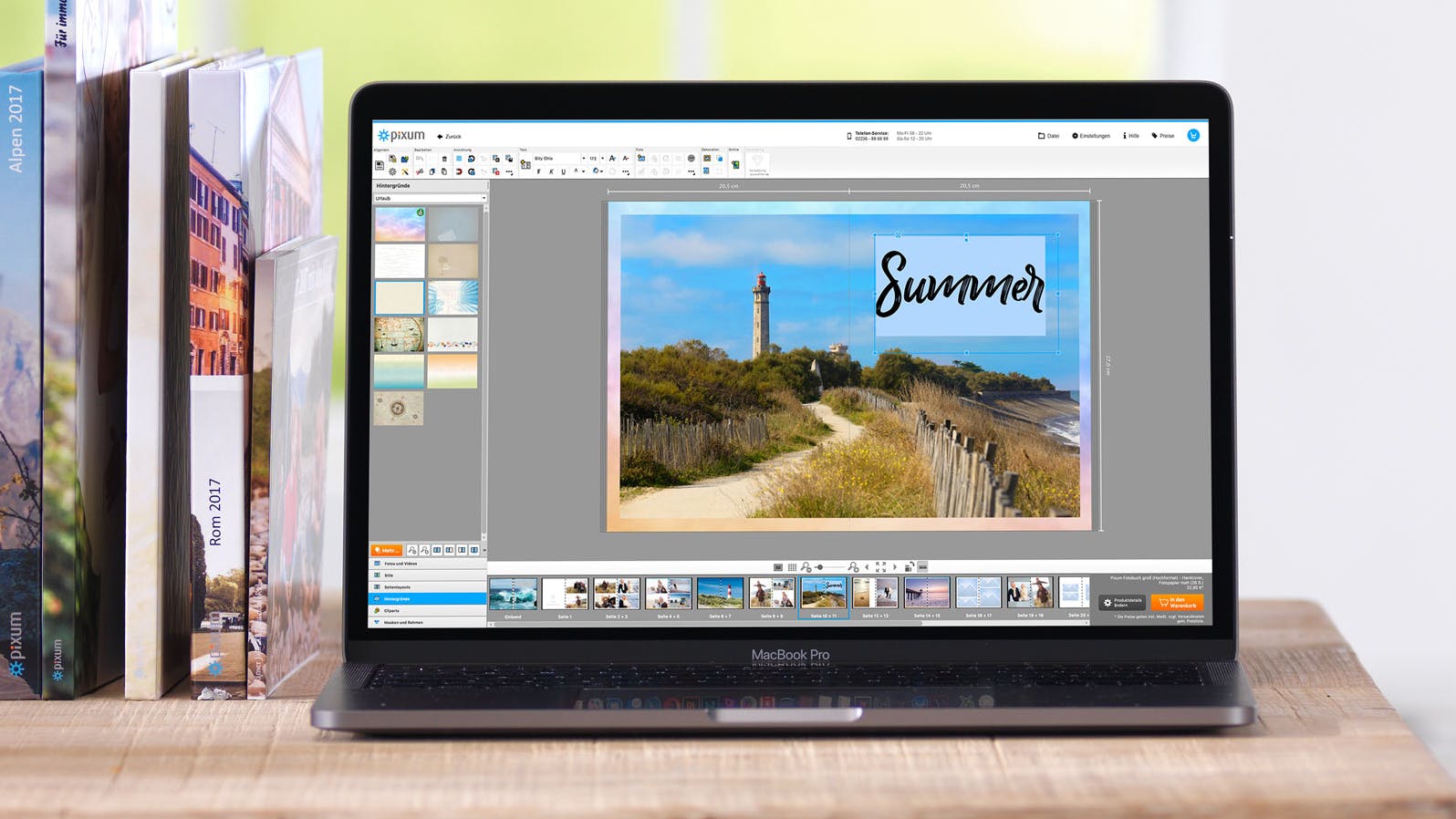 Fotobuch auf dem Mac erstellen Laptop auf dem Tisch mit der Pixum Fotowelt Software