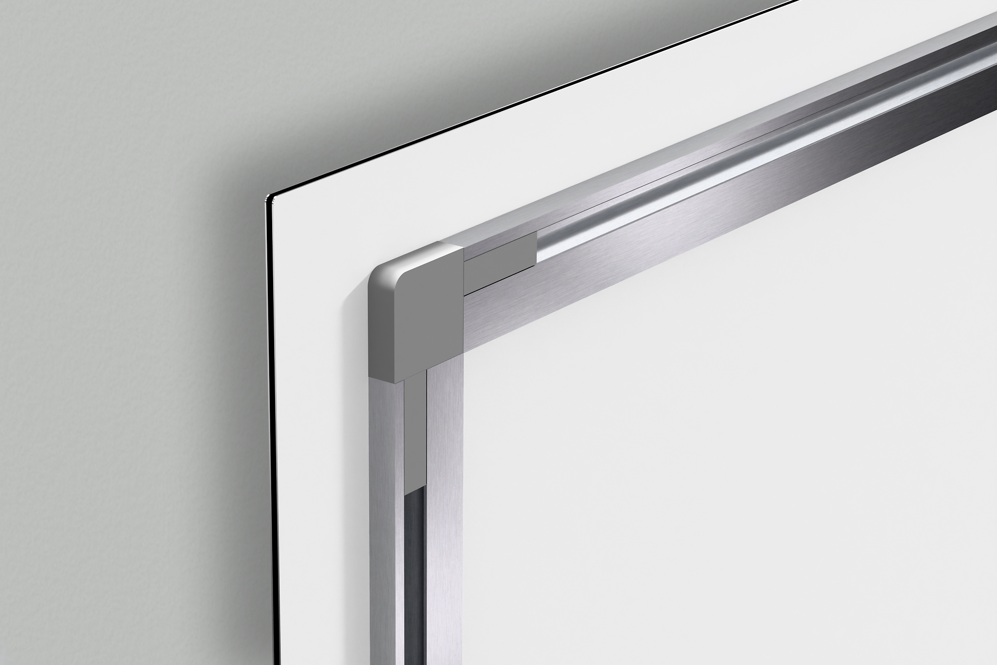 Arrière d'un tableau en aluminium avec une fixation sous forme de rail métallique 