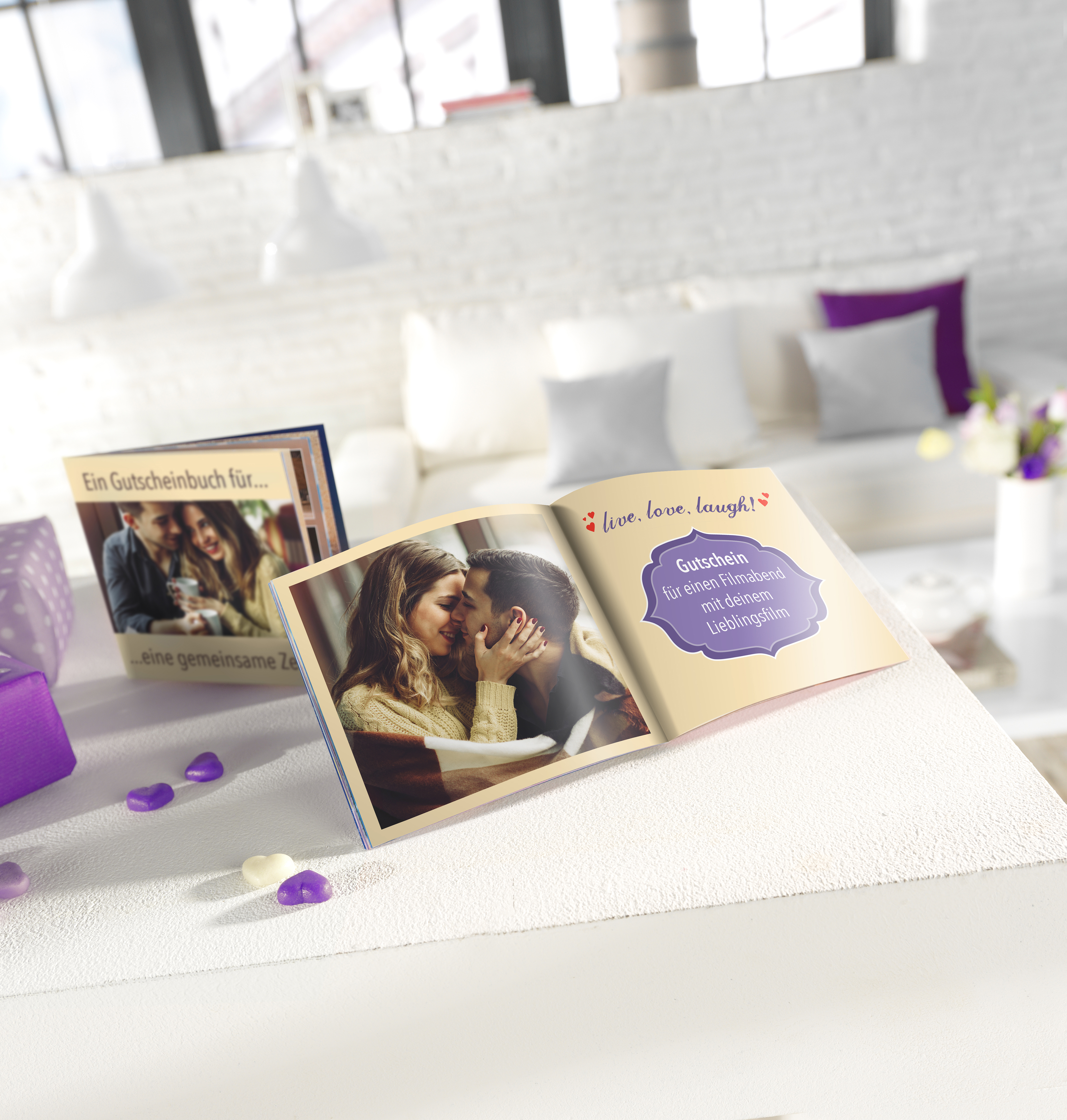 Fotobuch mit Softcover mit Pärchenmotiven und individuellen Gutscheinen 