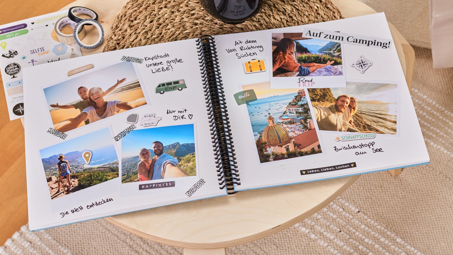 Pixum Scrapbook mit Urlaubsmotiven eines Paares