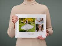 Fotoboek voor de communie Een fotoboek voor de communie in liggend formaat. Op de kaft van het fotoboek staan communiefoto's en de naam Emma.