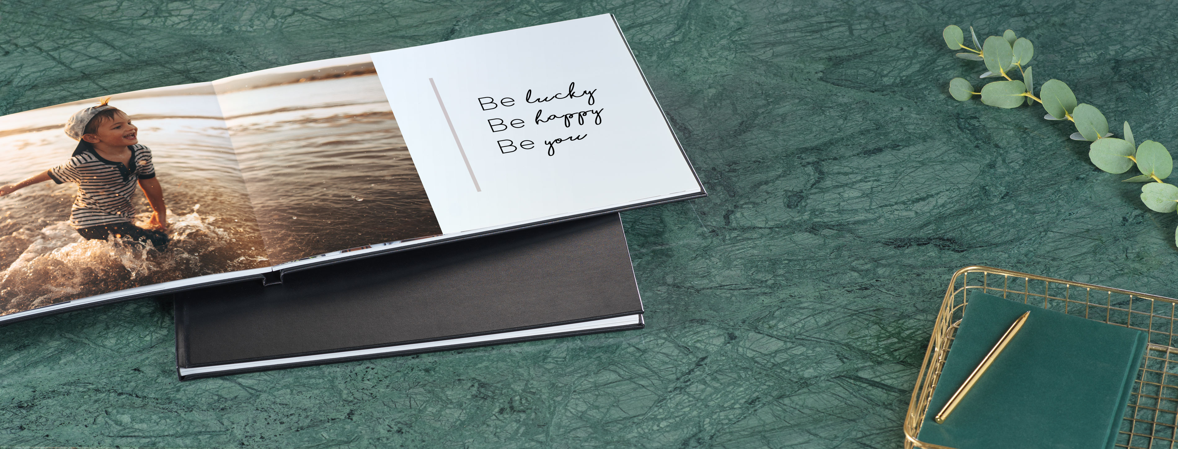 Pixum Fotobuch im Ledereinband schwarz