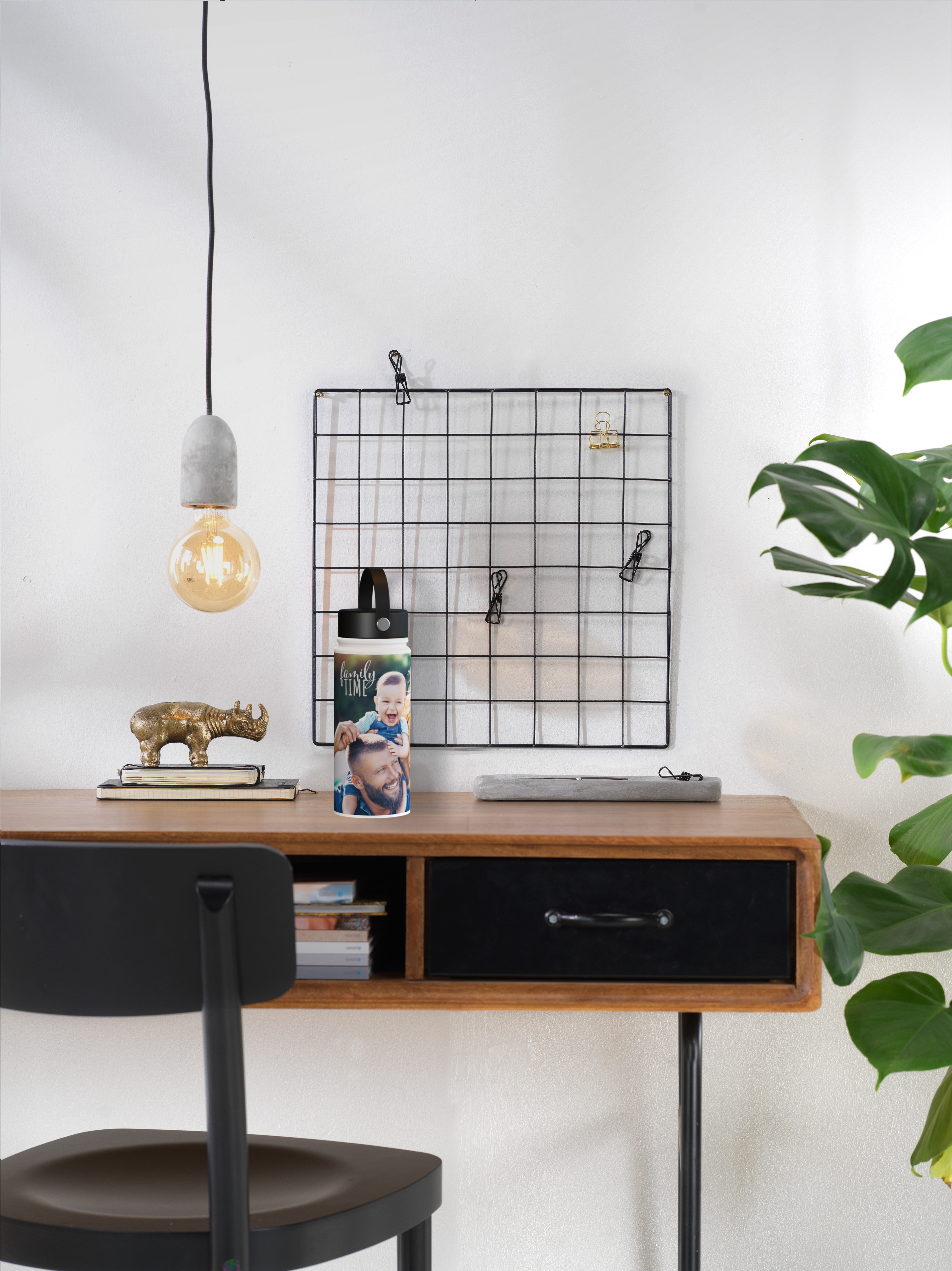 Botella personalizada con clipart y la foto de una familia