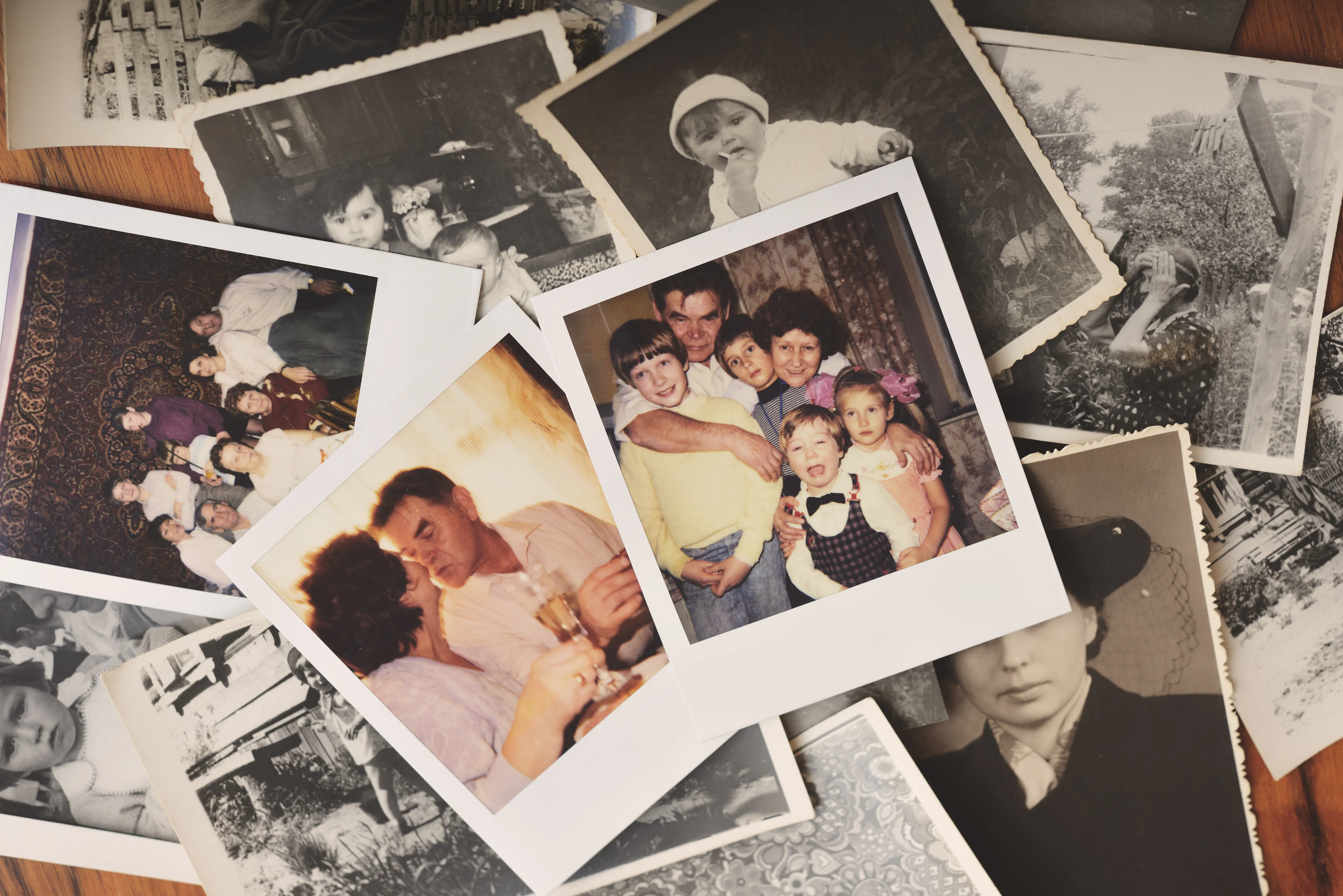 Verschillende polaroid familiefoto's