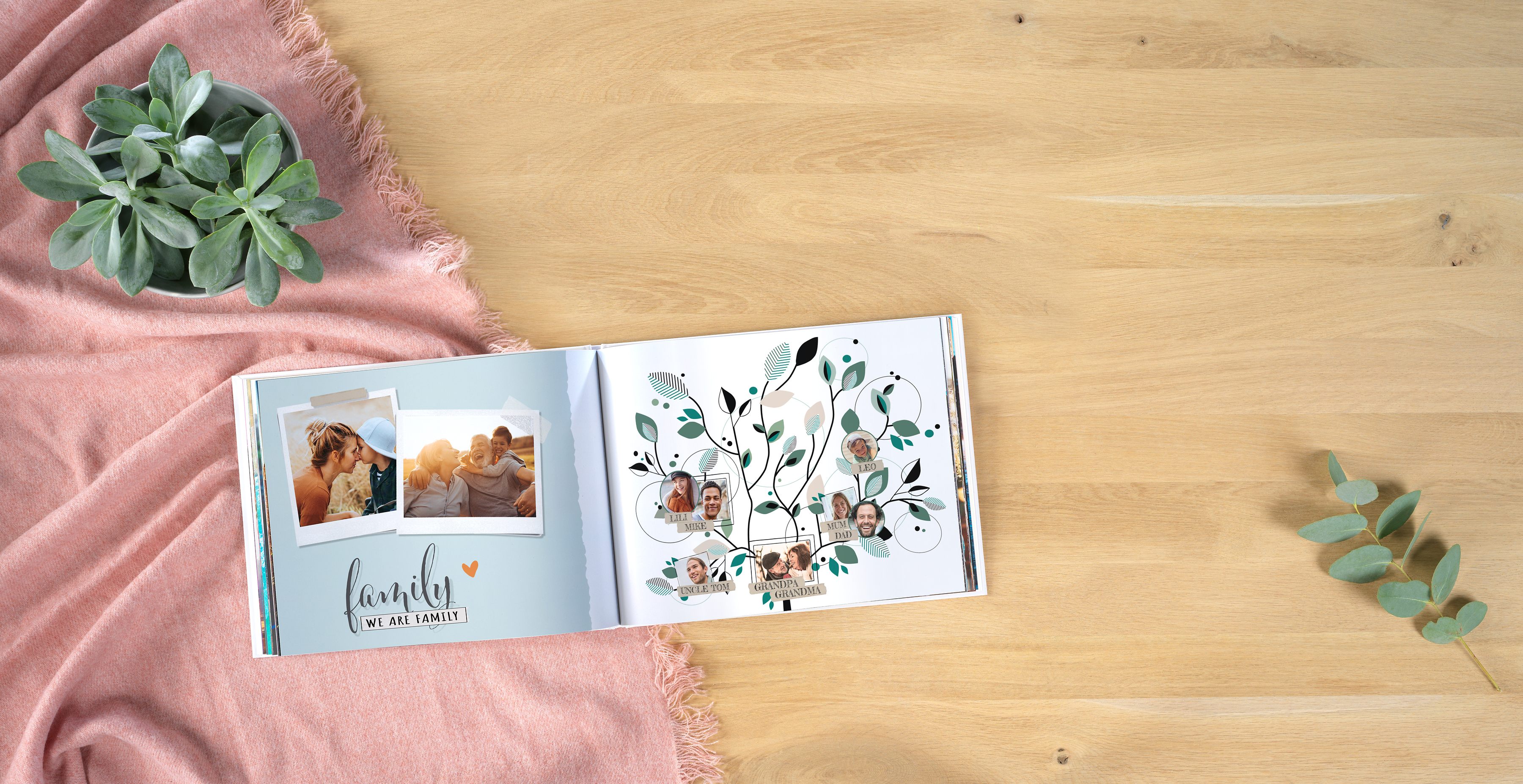 Familieboek met foto's en stamboom.