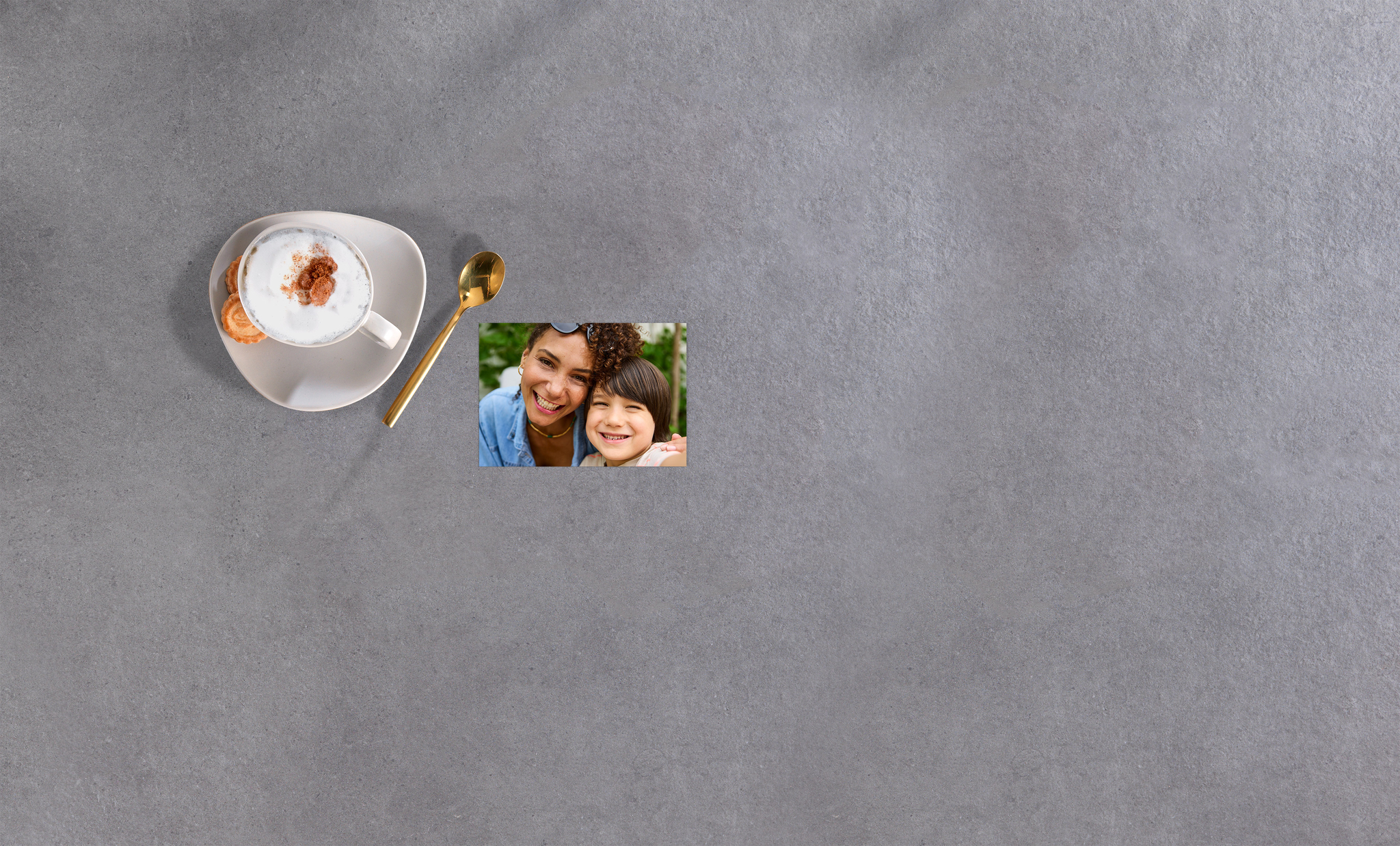 Fotoabzug 9 cm auf einem Tisch