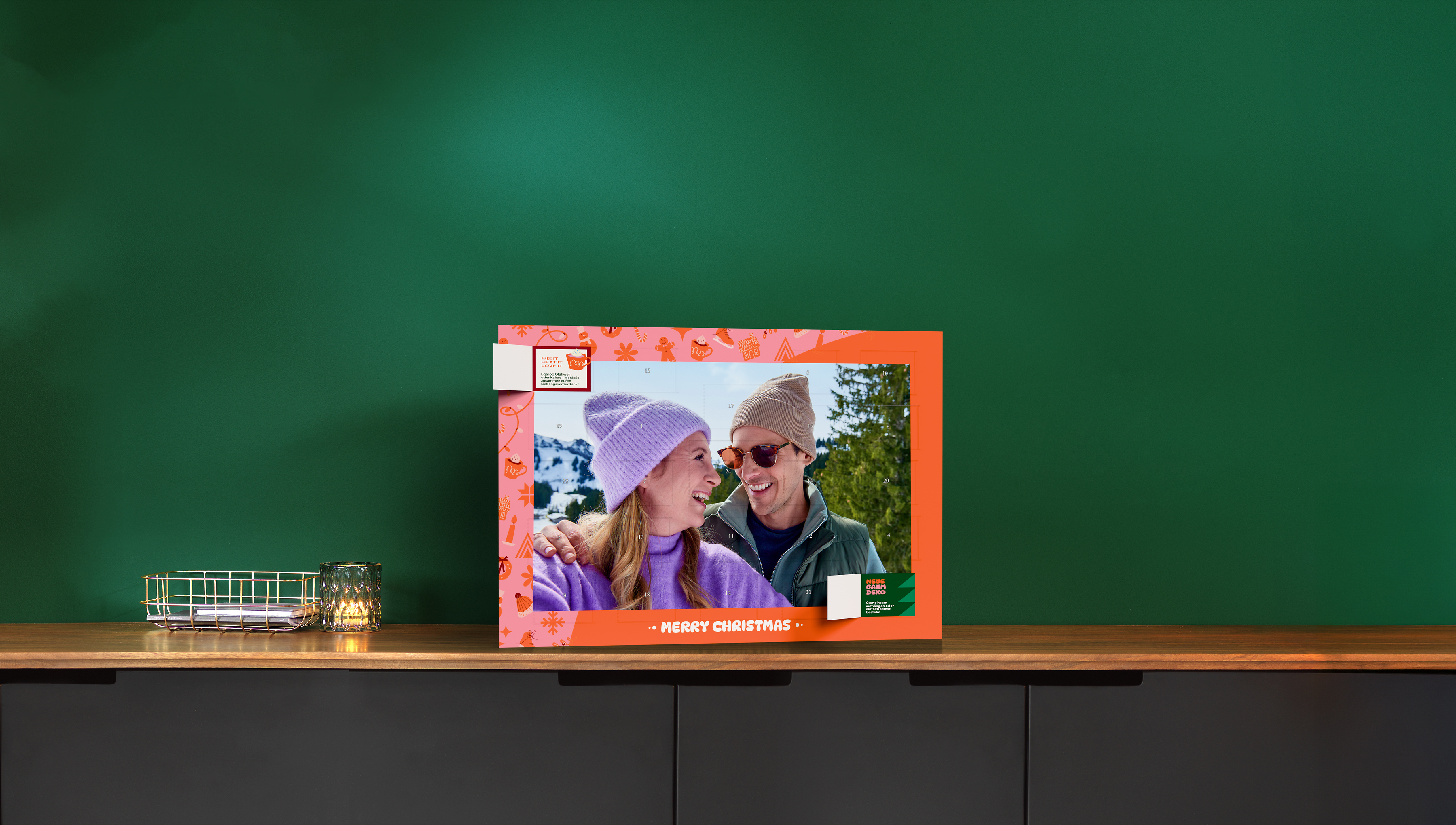 Foto-Adventskalender mit einem Pärchenfoto und weihnachtlichen Ideen für die gemeinsame Zeit im Advent.