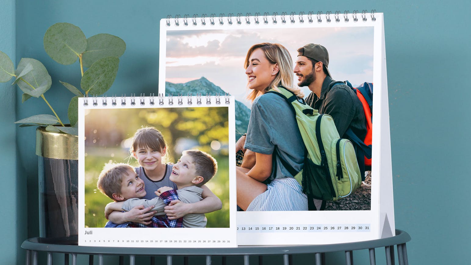 Deux calendriers de bureau à poser personnalisés avec photos de trois enfants et de deux amis
