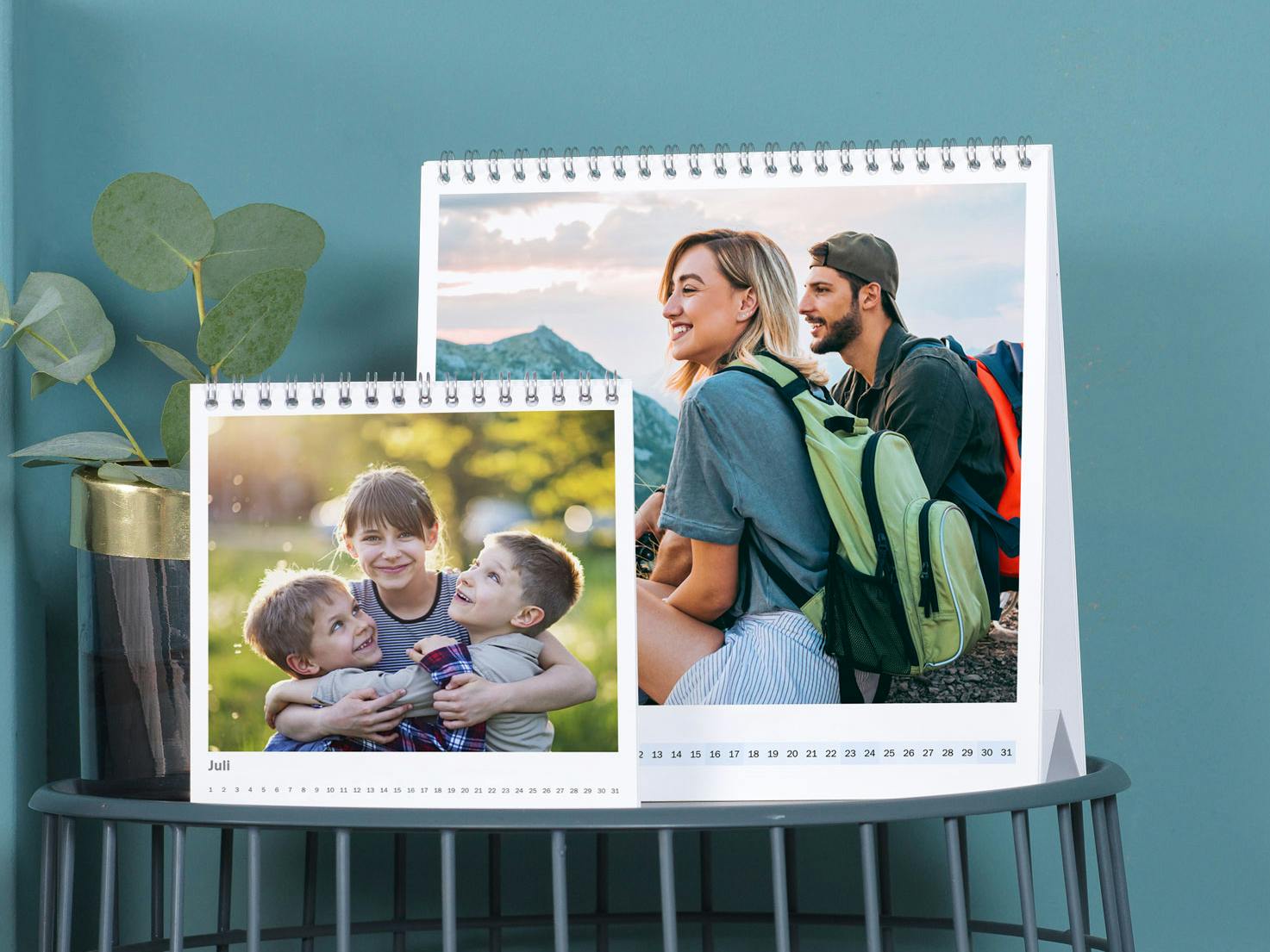 Calendarios de mesa personalizados grandes & pequeños con fotos de unos niños y una pareja joven