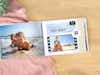 Pixum Fotobuch mit Urlaubsbildern einer Familie am Strand und einem eingefügten Video inkl. QR-Code