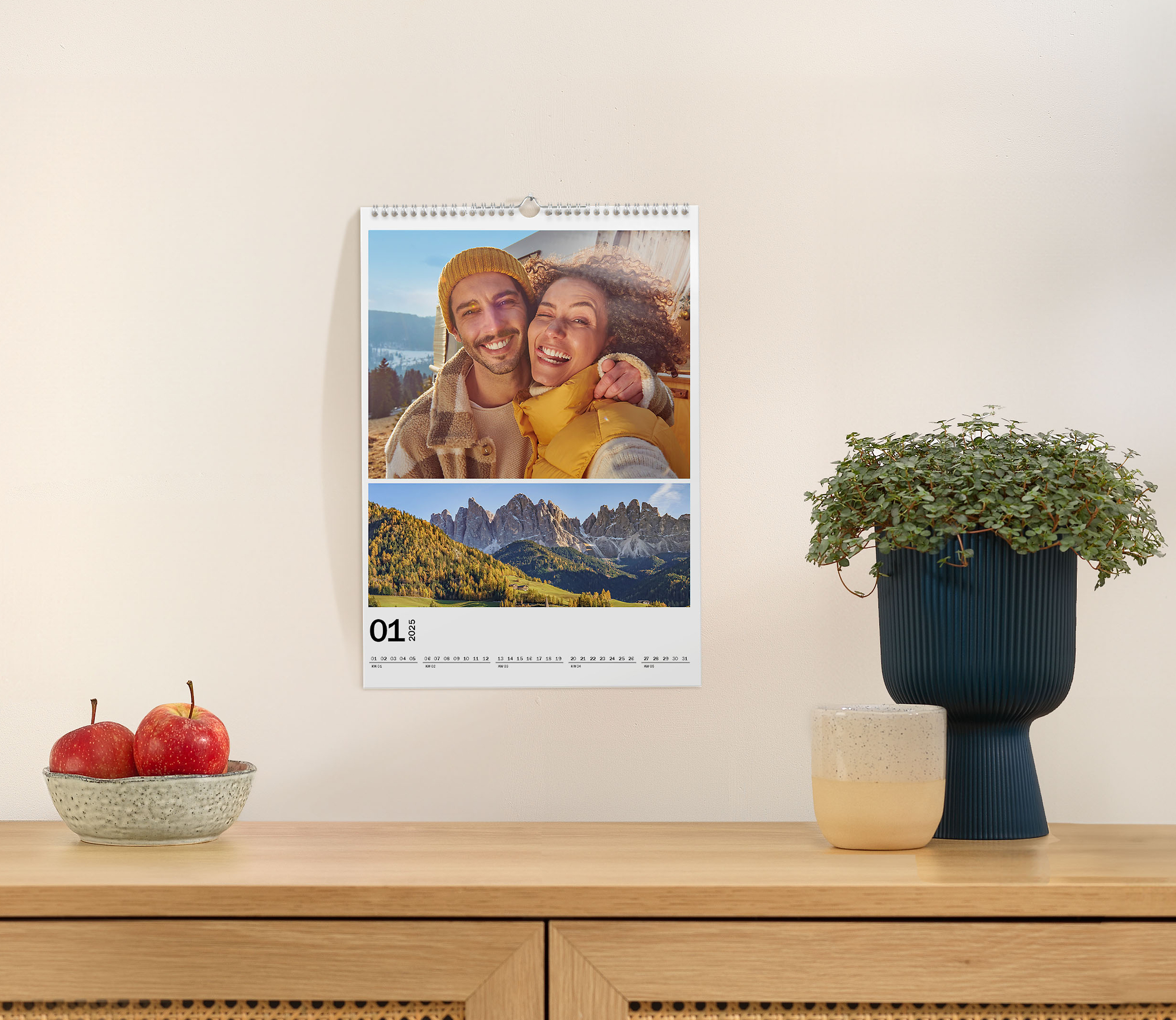 Calendario da parete con collage di foto di coppia e della natura in formato verticale