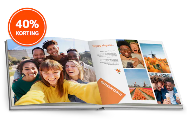 Fotoboek maken Een open fotoboek met zomerse foto's van een citytrip in Amsterdam. Het fotoboek bevat naast foto's ook teksten en clipart.