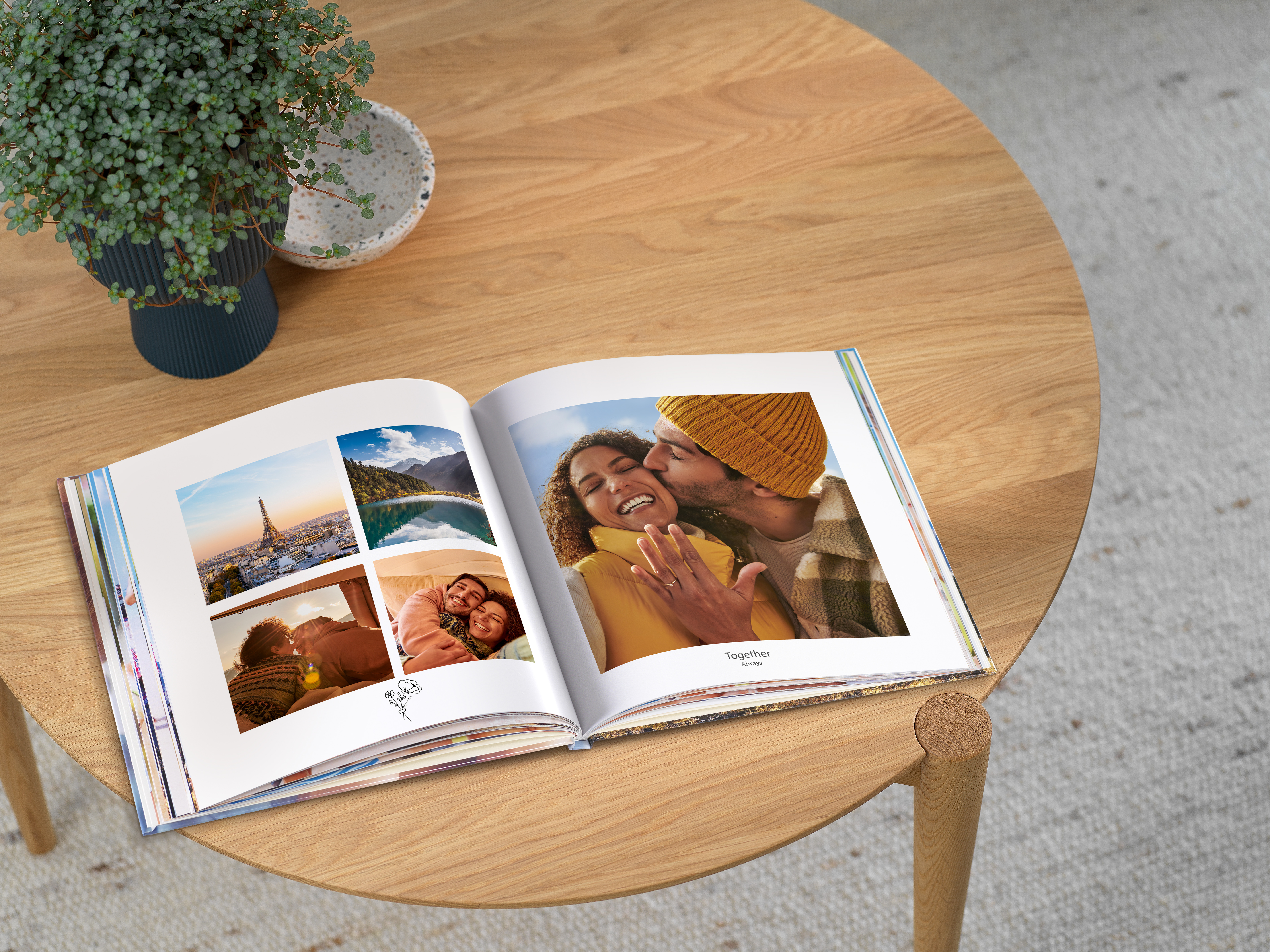 Fotoboek met een koppel op een tafel