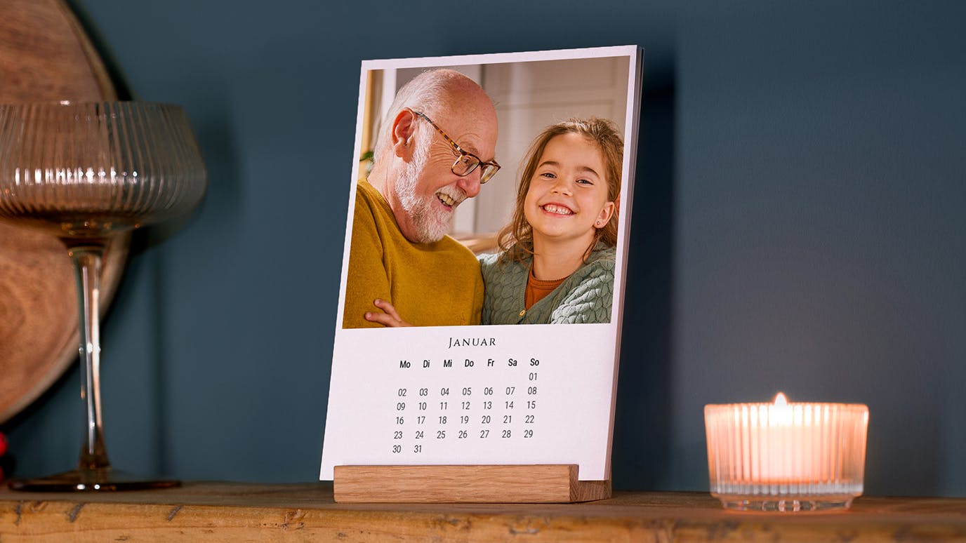 Sustainable desk calendar with 2023 calendar in a Christmas setting