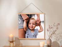 Kvadratisk fotoplakat med træliste Personlig fotoplakat med træliste og babyfoto